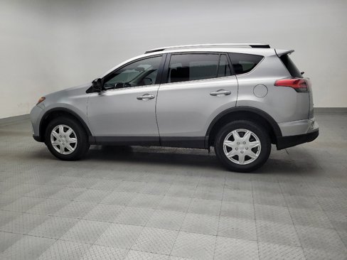 Used 2018 Toyota RAV4 LE image 3