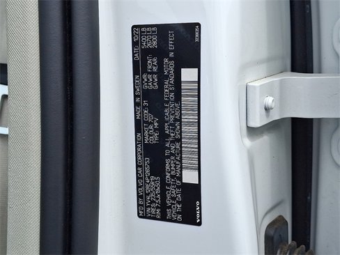 Used 2023 Volvo XC60 B5 Plus image 25