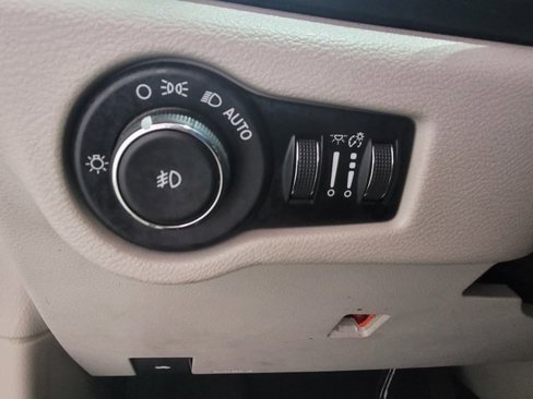 Used 2018 Chrysler Pacifica Touring-L w/ Premium Audio Group image 43