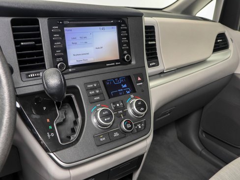 Used 2020 Toyota Sienna LE image 19