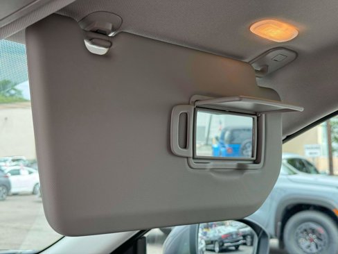 Used 2022 Nissan Rogue SV image 11