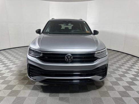 Used 2022 Volkswagen Tiguan SE R-Line image 2