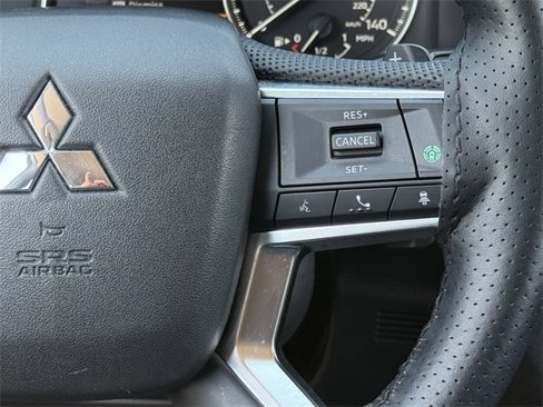 Used 2023 Mitsubishi Outlander SE image 15