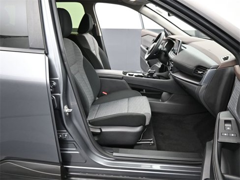 Used 2023 Nissan Rogue SV image 40