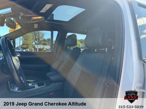 Used 2019 Jeep Grand Cherokee Altitude image 31