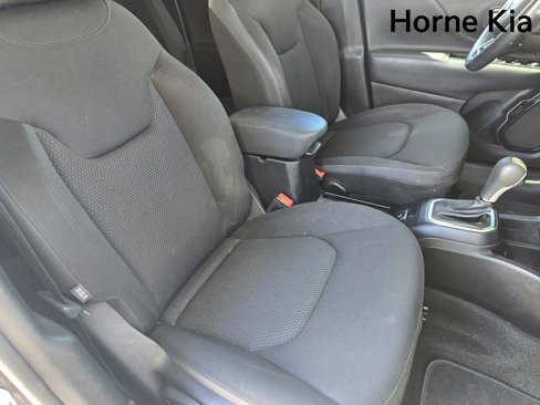 Used 2019 Jeep Renegade Altitude w/ Quick Order Package 2XM image 9