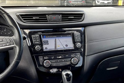 Used 2017 Nissan Rogue SL image 9