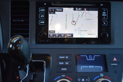 Used 2015 Toyota Sienna XLE image 17