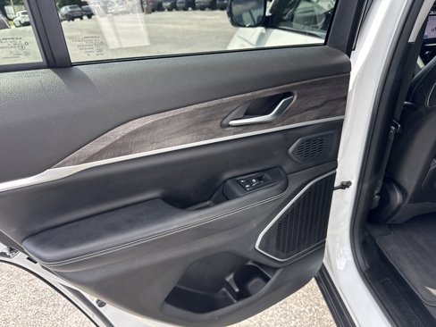 Used 2023 Jeep Grand Cherokee 4WD 4xe image 30