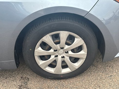 Used 2021 Toyota Corolla LE image 39