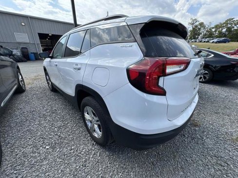Used 2022 GMC Terrain SLE w/ Driver Convenience Package image 5