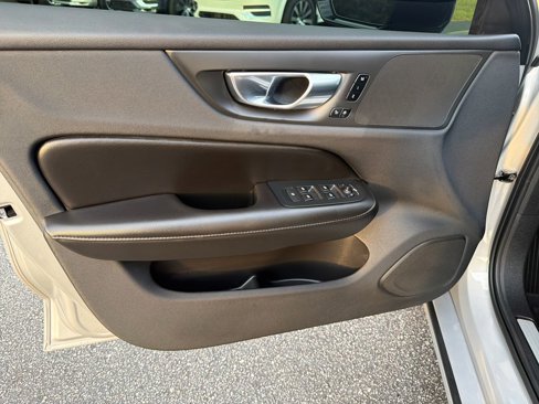 Certified 2023 Volvo S60 B5 Core image 13