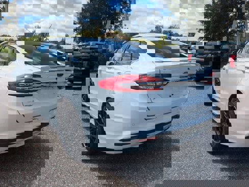 Used 2018 Ford Fusion SE w/ Equipment Group 201A image 4