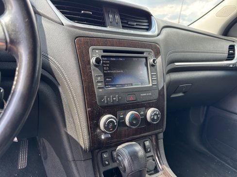Used 2015 Chevrolet Traverse LT image 11