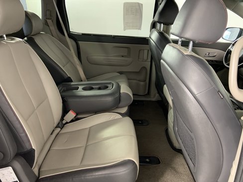 Used 2017 Kia Sedona LX w/ LX Essentials Premium Package image 17