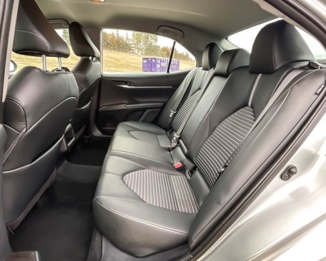 Used 2022 Toyota Camry SE image 19