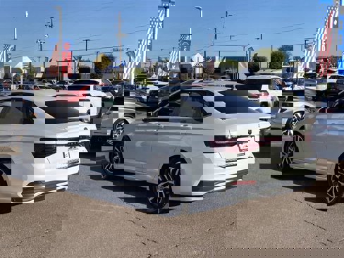Certified 2025 Volkswagen Jetta SE image 5