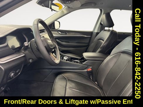 Used 2023 Jeep Grand Cherokee Limited w/ Luxury Tech Group II image 6