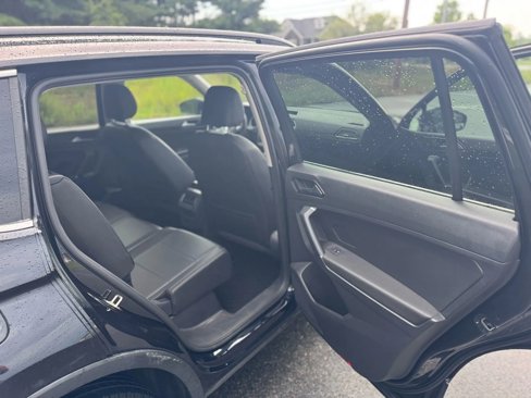 Used 2018 Volkswagen Tiguan SE w/ 3rd Row Seat Package image 15