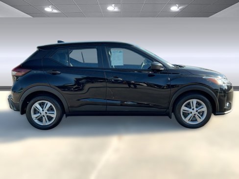 Used 2022 Nissan Kicks S image 8