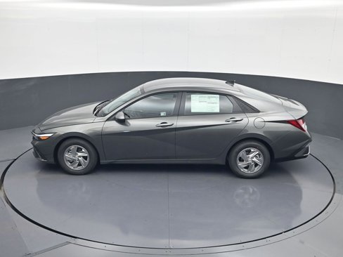 New 2025 Hyundai Elantra SE image 20