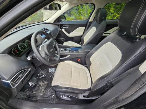 Used 2018 Jaguar F-PACE R-Sport image 9