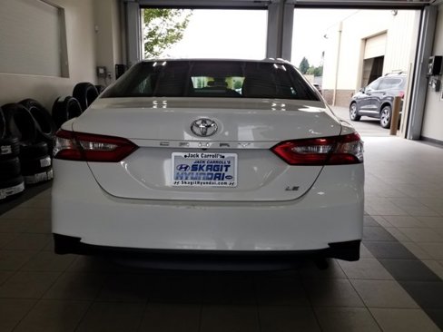 Used 2018 Toyota Camry LE image 22