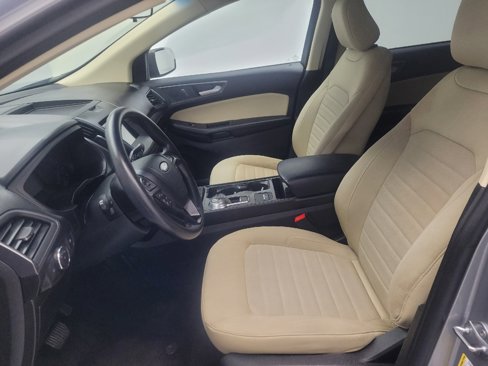 Used 2020 Ford Edge SE image 17