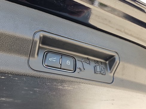 Used 2020 Ford Explorer XLT image 33