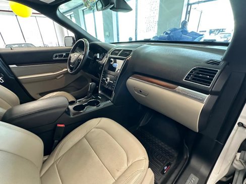 Used 2019 Ford Explorer Limited w/ Ford Safe & Smart Package image 52