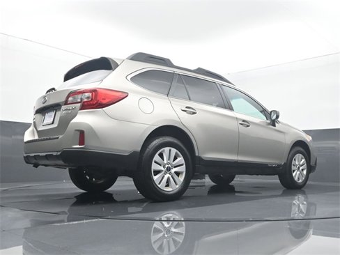 Used 2017 Subaru Outback 2.5i Premium image 11