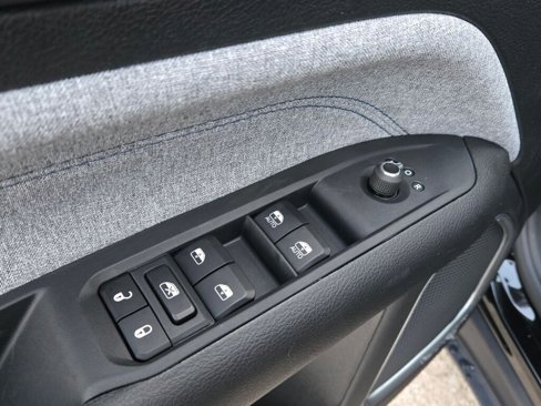 New 2025 Jeep Compass Sport image 23