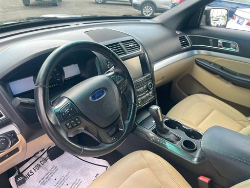 Used 2016 Ford Explorer XLT w/ Equipment Group 202A image 11