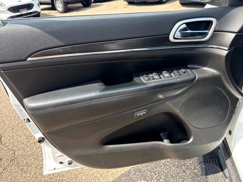 Used 2018 Jeep Grand Cherokee Limited image 13