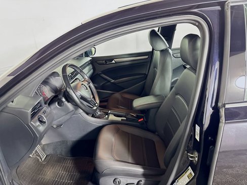 Certified 2021 Volkswagen Passat 2.0T R-Line image 12