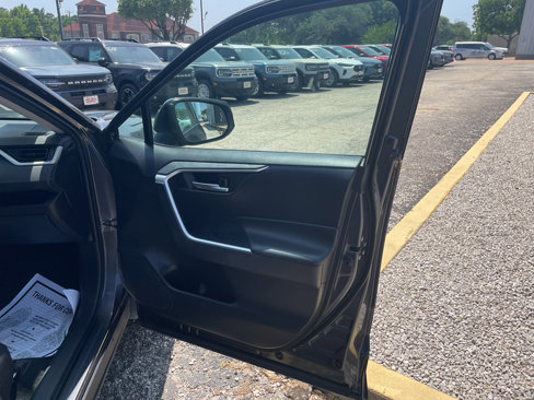 Used 2022 Toyota RAV4 XLE image 25