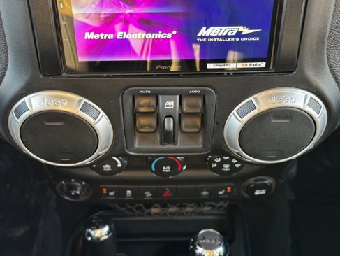 Used 2017 Jeep Wrangler Unlimited Sahara w/ Connectivity Group image 30