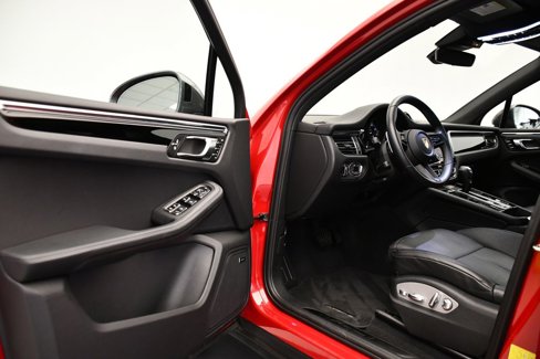 Certified 2025 Porsche Macan Turbo image 42