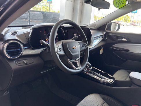 New 2025 Chevrolet Trax LT w/ Sunroof Package image 9