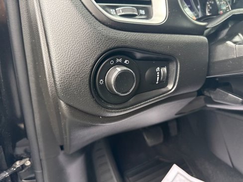 Used 2018 Jeep Renegade Sport w/ Power & Air Group image 26