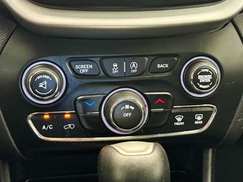 Used 2018 Jeep Cherokee Latitude Plus image 9