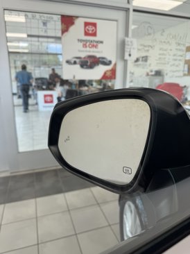 Used 2022 Toyota Corolla Cross LE w/ Moonroof Package image 9