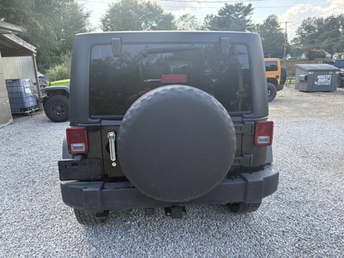 Used 2011 Jeep Wrangler Unlimited Rubicon w/ Dual Top Group image 8