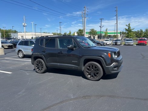 Used 2016 Jeep Renegade Latitude image 3