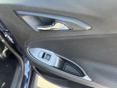 Used 2017 Chevrolet Malibu LT image 16