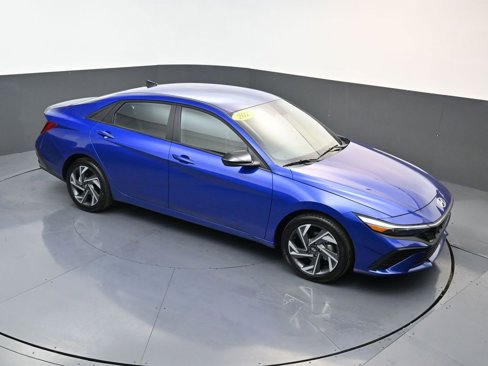 Certified 2025 Hyundai Elantra Sport image 14