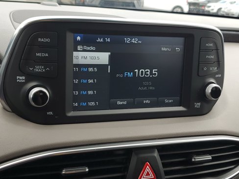Used 2020 Hyundai Santa Fe SE image 15