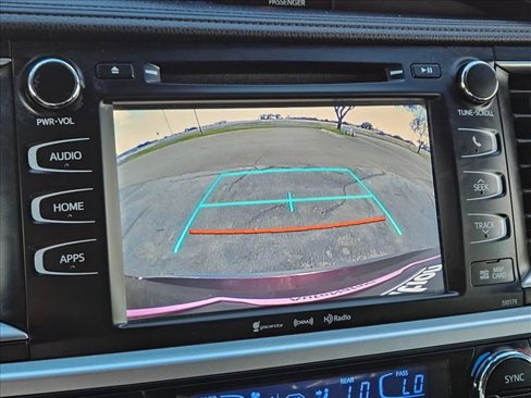 Used 2018 Toyota Highlander XLE image 14