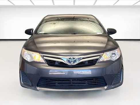 Used 2014 Toyota Camry LE image 2