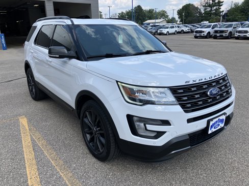 Used 2017 Ford Explorer XLT w/ Equipment Group 202A image 4